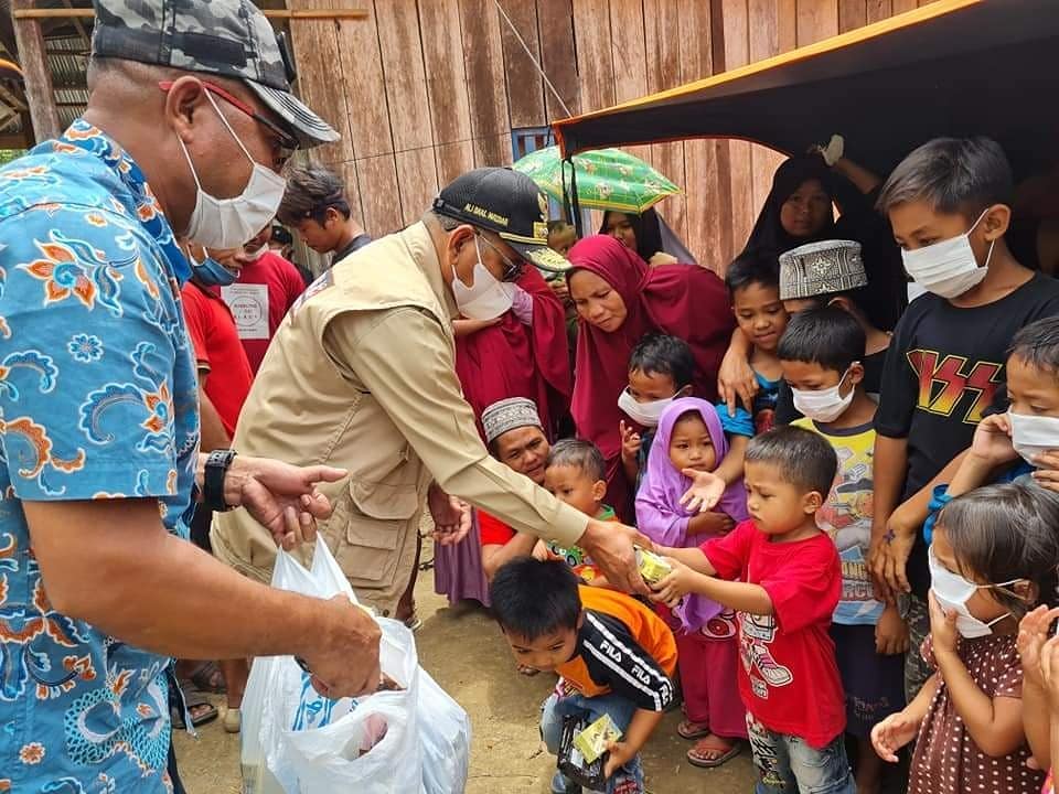 Foto: Gubernur Sulbar Kunjungi Pengungsi Korban Gempa di Ulumanda